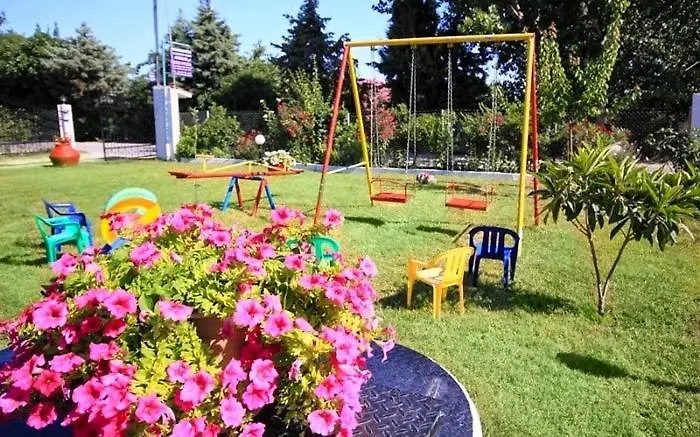 Popi Griva Vourvourou